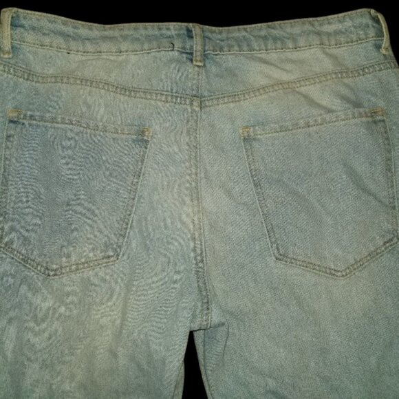 * FOREVER 21 Distressed Denim Boyfriend Jeans Juniors Size 30 - Picture 2 of 5